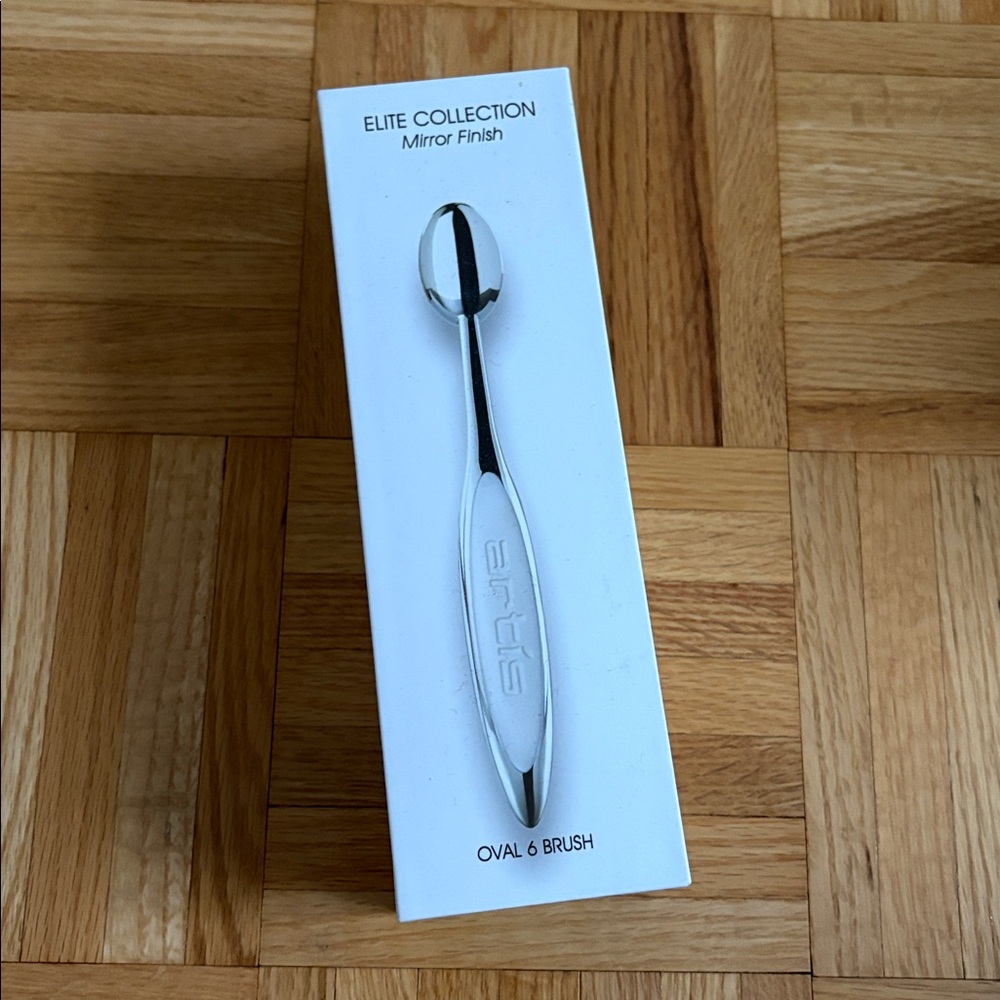Artis Oval Brush 6